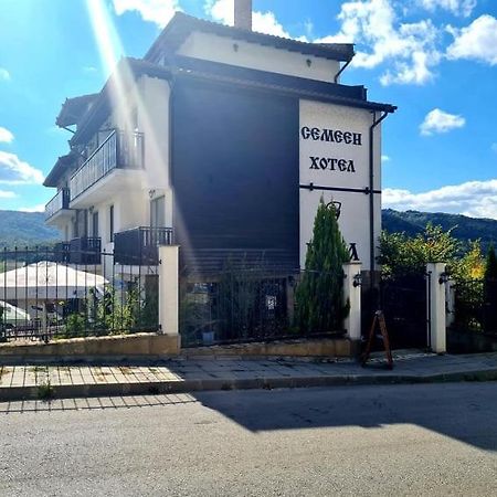 贝拉家庭酒店 特里亚夫纳 外观 照片