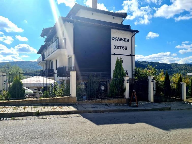 贝拉家庭酒店 特里亚夫纳 外观 照片